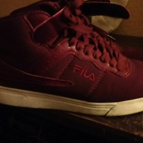 They are red filas size 8 - Picture 2 of 3